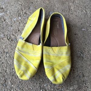 TOMS yellow flats